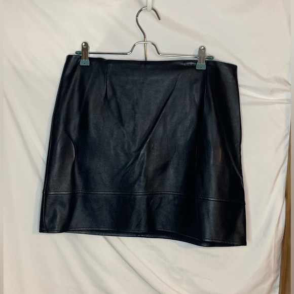3 for $30 Women’s Black Foux Leather Mini Skirt - Picture 3 of 3